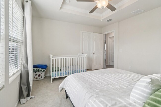 Building Photo - 475 Grenada Lk Dr