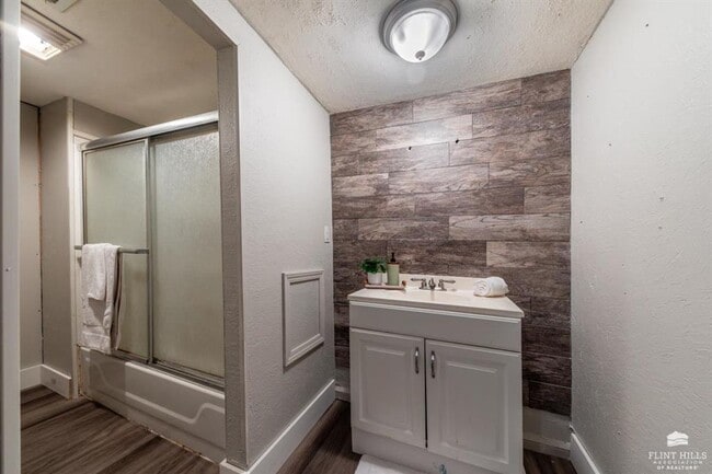 Building Photo - Beautiful, Spacious Home