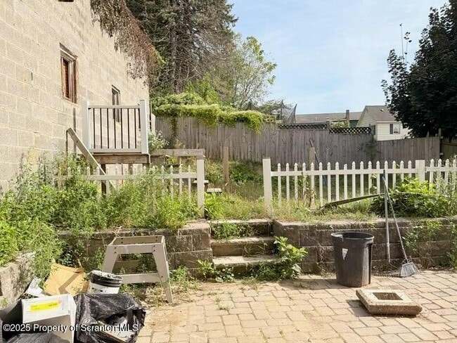 Building Photo - 210-212 Center Ave