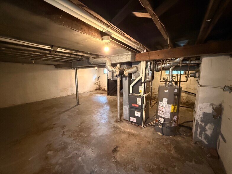 Building Photo - 1610 Kelly Dr