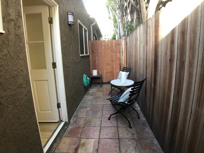 Building Photo - 422 Pacific St