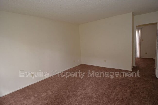 Building Photo - 2050 N Ventura Rd