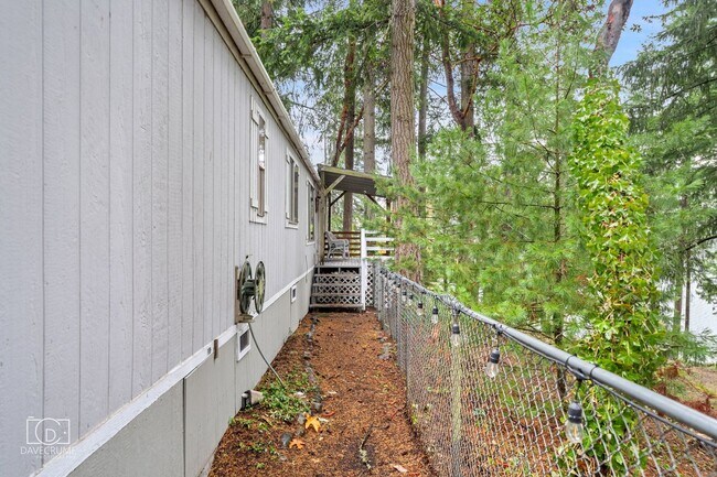 Building Photo - Waterfront 2-Bedroom Home with Scenic Views