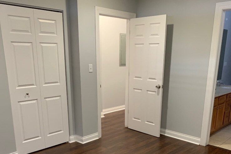 Master bedroom - 2327 S Sawyer Ave