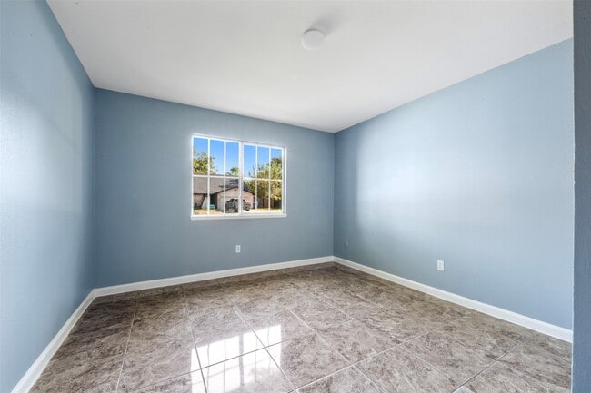 Building Photo - 10711 Heather Hill Dr