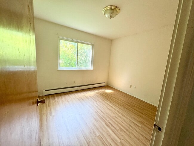 Building Photo - 111 Glendale Dr