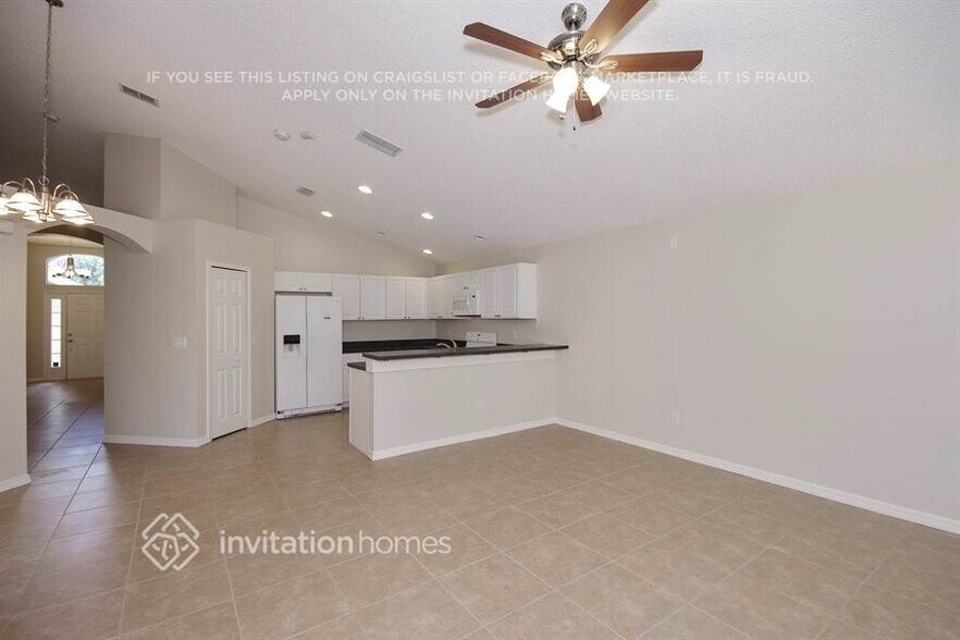 Building Photo - 2242 Pelinion St