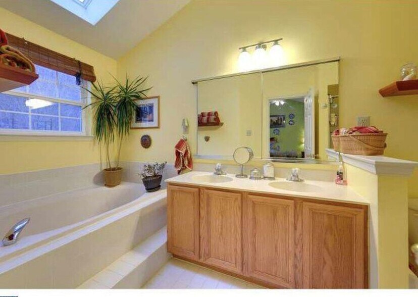 Building Photo - 36 Kennedy Dr