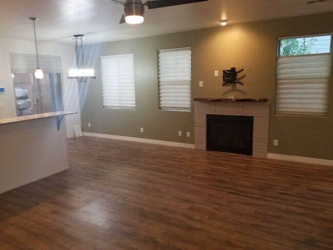 Building Photo - Rare, Single Level, Forest Springs Home! 3...