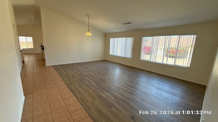 Building Photo - 1910 E Vineyard Rd