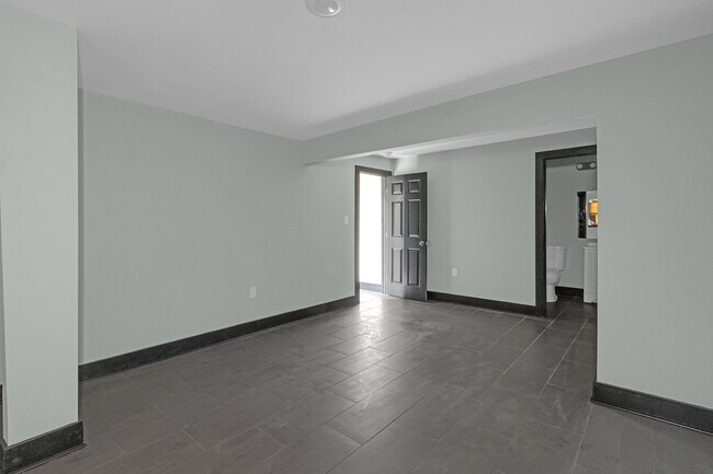 Building Photo - 2496 Malone Ave