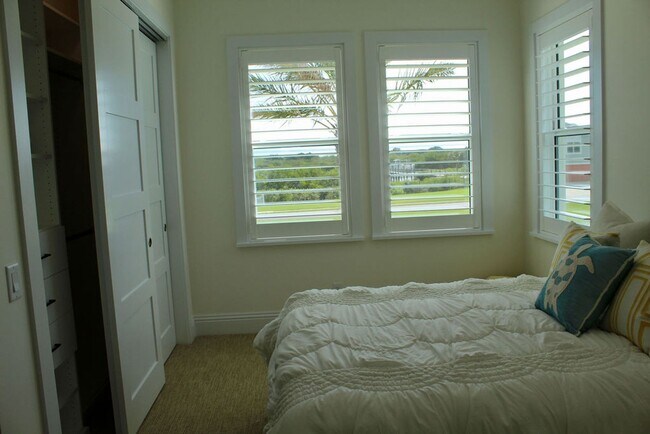 Building Photo - Fully Furnished 3 Bedroom, 3.5 Bath Home with Stunning Intracoastal Views