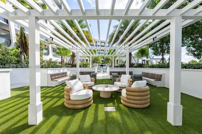 Building Photo - 3900 Alton Rd