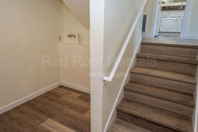 Building Photo - 1418 Tule Lake Dr S