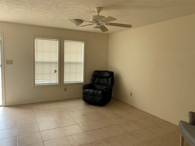 Building Photo - 4504 College Main St