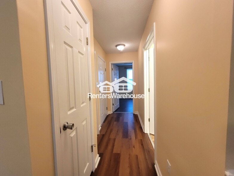 Building Photo - 245 Amal Dr SW