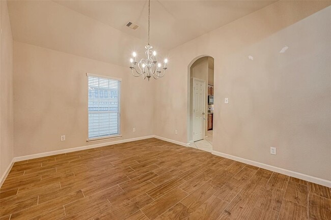 Building Photo - 722 Silver Creek Cir