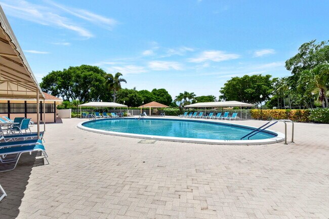 Building Photo - 2925 Riviera Dr