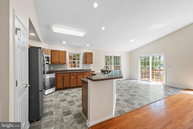 Building Photo - 686 Lake Caroline Dr
