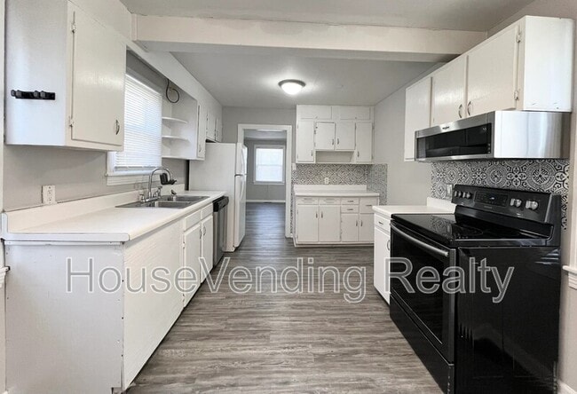 Building Photo - 1755 Dalton St