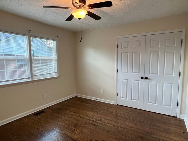Building Photo - Conveniently Located Home with Fenced Back...
