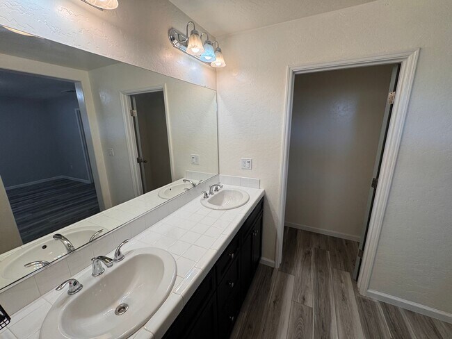 Building Photo - Lovely Home for rent in Hanford,Ca