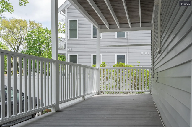 Private back deck - 876 Adams St