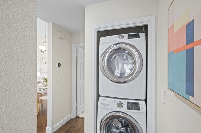 Building Photo - 1735 Parkview Green Cir