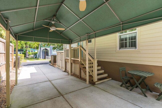 Building Photo - 36 Weeden St