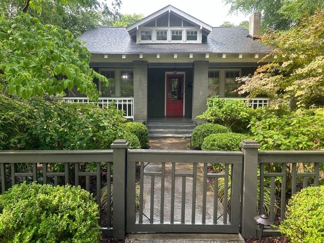 Building Photo - 2827 Wilmot Ave