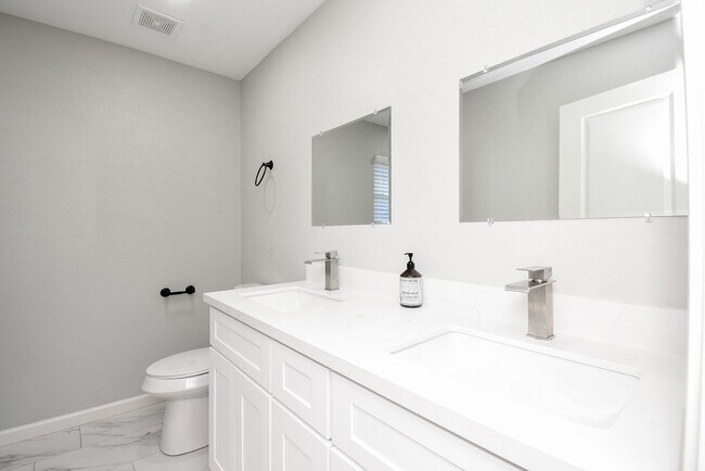 Building Photo - 12435 Shepherds Ridge Dr