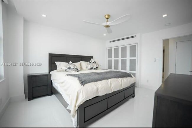 Building Photo - 5600 Collins Ave