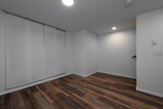 Building Photo - Modern New Construction Townhome | EV Park...