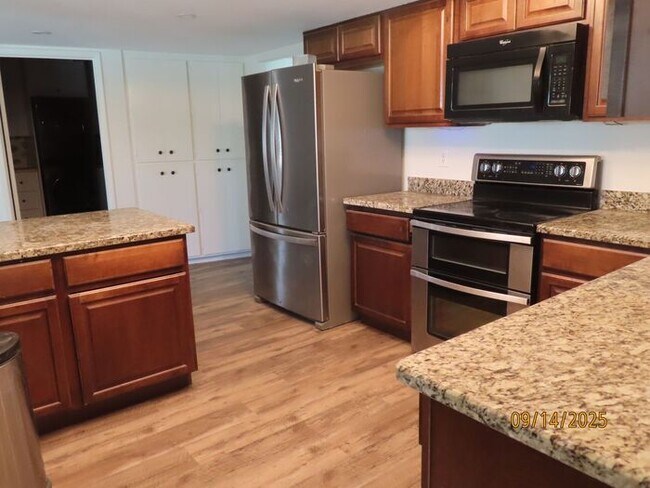 Building Photo - Heather ****$500 Off 1st Month Rent****