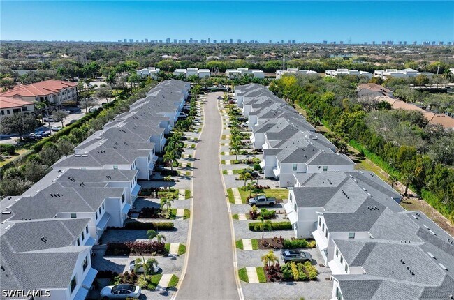 Building Photo - 13045 Pembroke Dr