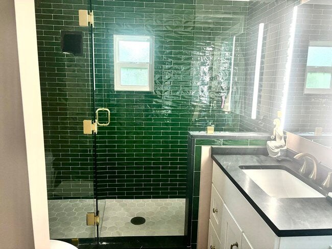 Building Photo - 1100 Hawthorne St