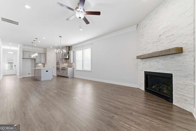 Building Photo - 2025 Abbey Rd