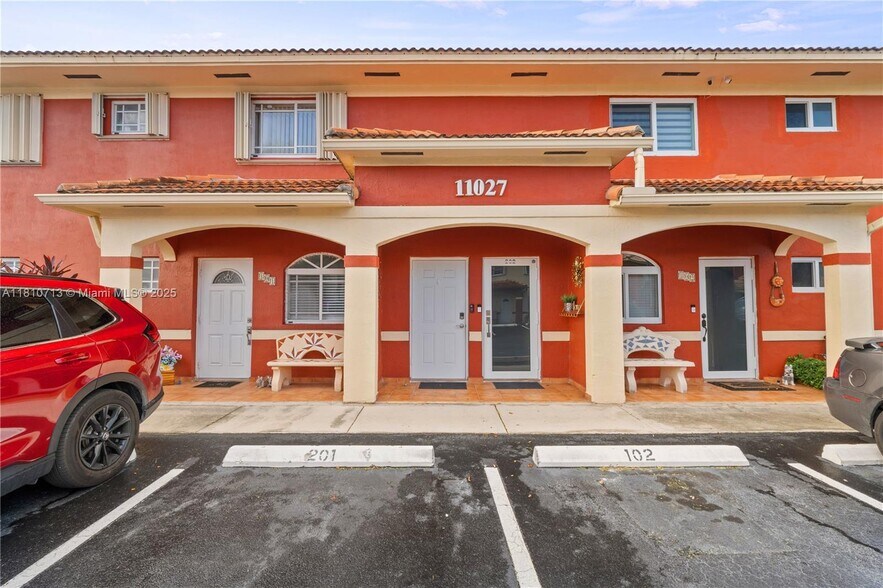 Primary Photo - 11027 W Okeechobee Rd