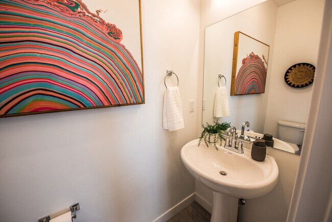Building Photo - Summer Special! 4 Weeks Rent Free + $0 Down Deposit OAC | 3 Bed • 2.5 Bath Townhome in South Ogden