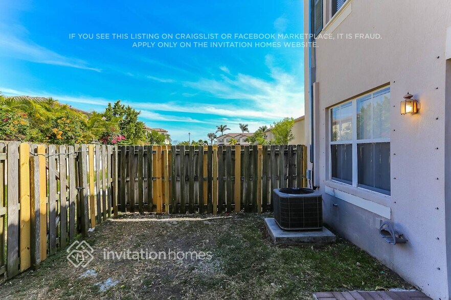 Building Photo - 11883 SW 152nd Ct