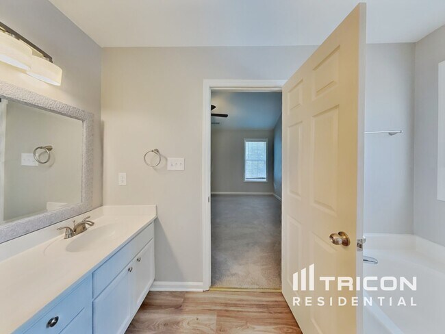 Building Photo - 547 Hay River St