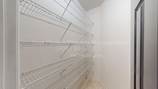 Building Photo - 1063 Collinswood Dr W