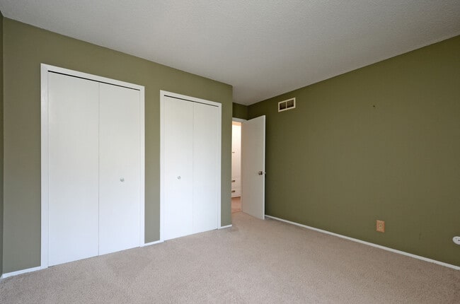Building Photo - Wonderful 3 Bed 2 Bath Townhome in Little Canada