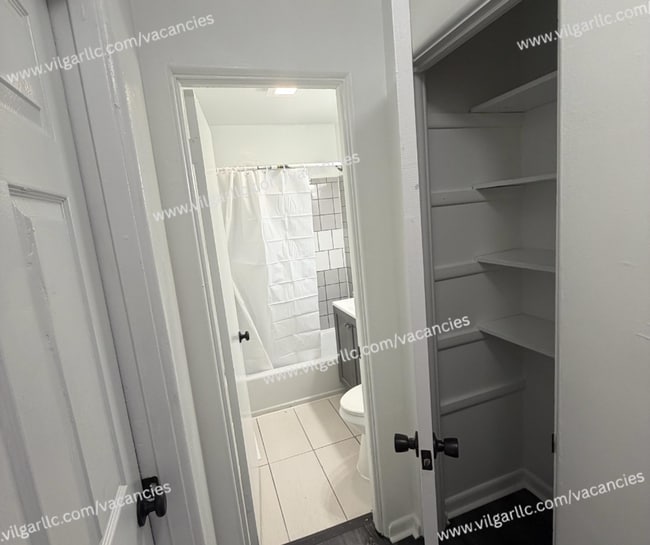 Building Photo - Spacious 3 Bedrooms • 1 Bathroom Home. Comfortably updated with classic charm and modern finishes...