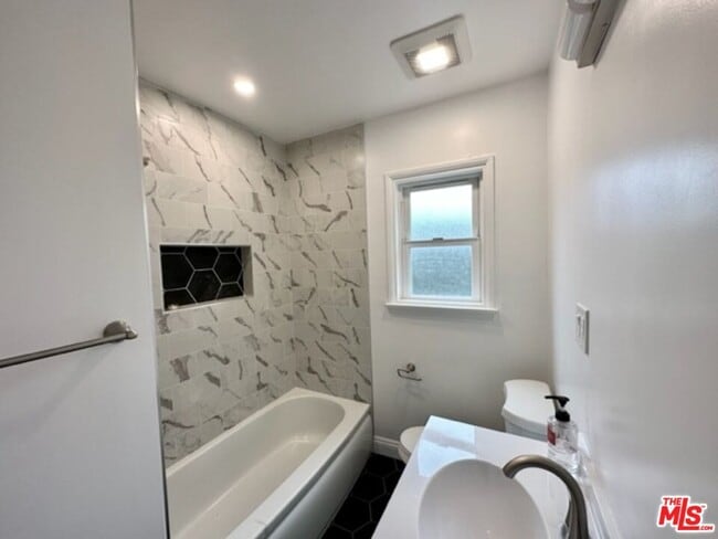 Building Photo - 6654 Aldea Ave