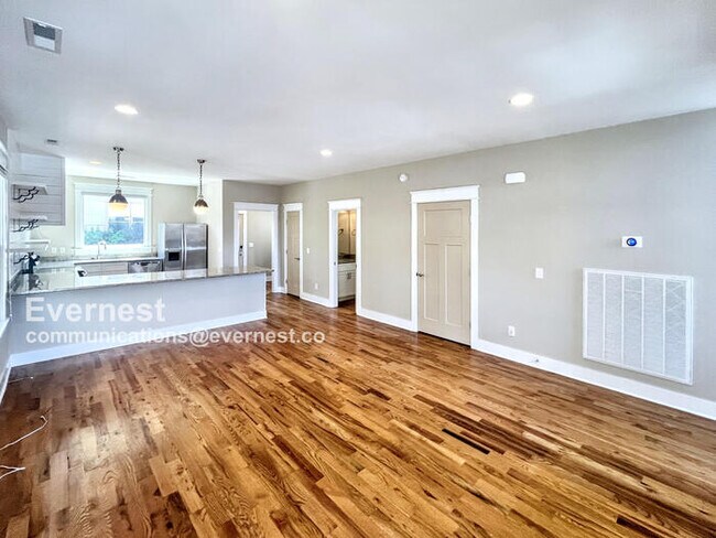Building Photo - Lovely 2-Bedroom Home with Modern Amenitie...