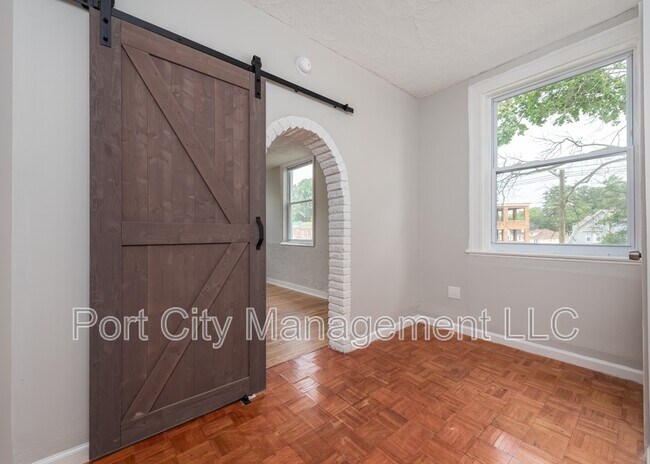Building Photo - 4013 W Forest Park Ave