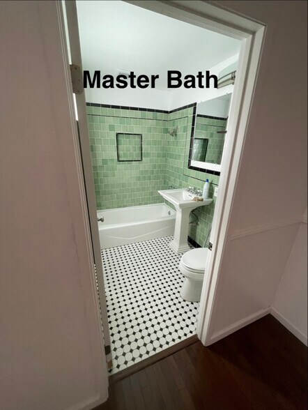 Building Photo - 515 S Indiana St