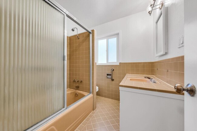 Building Photo - 280 Angelita Ave