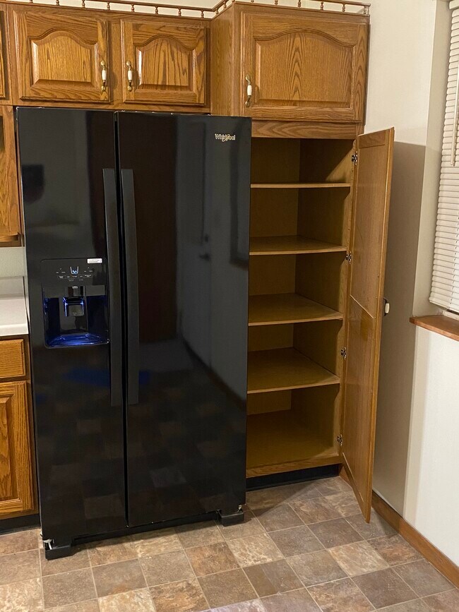 Refrigerator & Pantry 1 - 1127 Glenn Pl